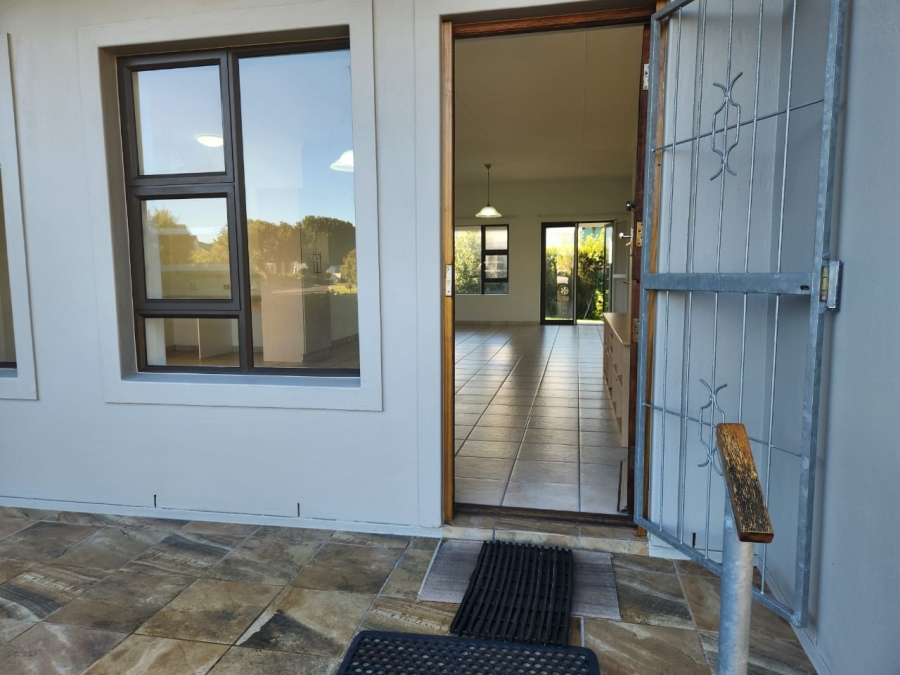 2 Bedroom Property for Sale in Stilbaai Wes Western Cape